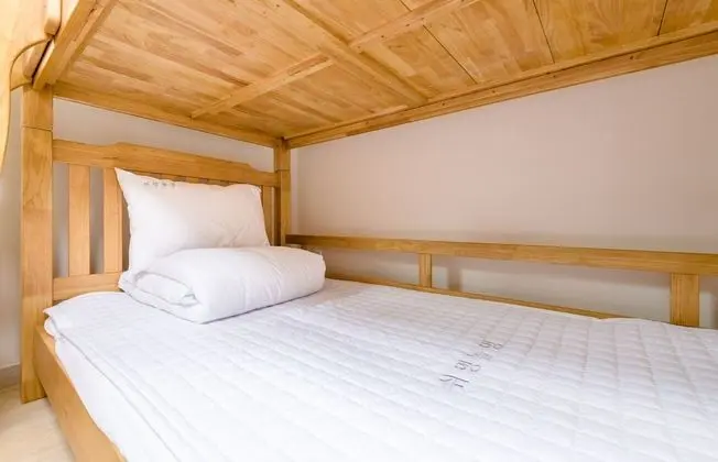 Ortak Ranzalı Oda, Sadece erkekler için, Sigara İçilmez, Balkon