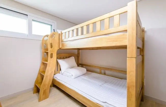 Ortak Ranzalı Oda, Sadece erkekler için, Sigara İçilmez, Balkon