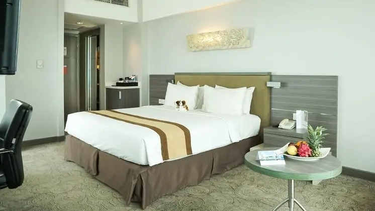 Superior Deluxe Queen Bed