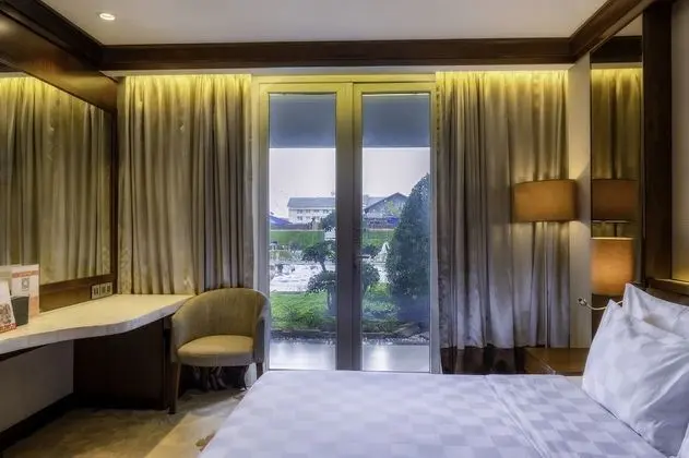 Deluxe Tek Büyük Yataklı Oda (Pool Terrace)