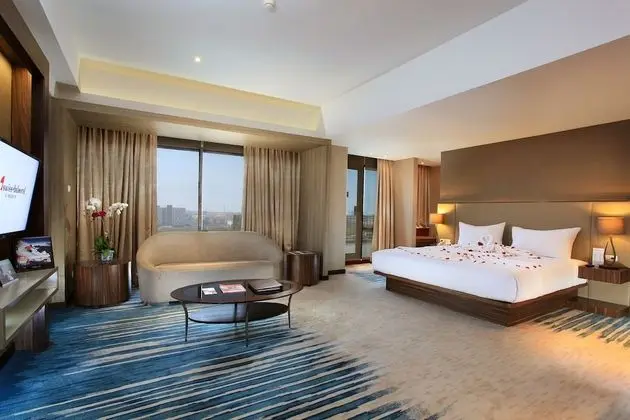 Honeymoon Suite