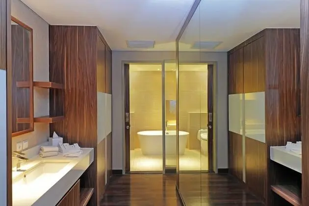 Honeymoon Suite