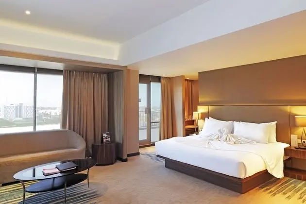 Honeymoon Suite