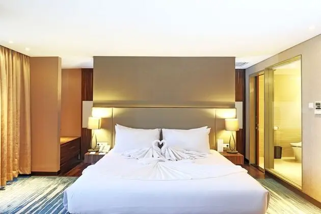 Honeymoon Suite