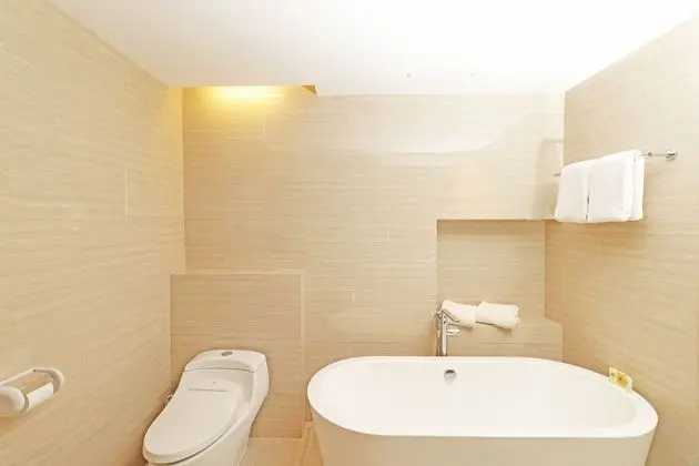 Honeymoon Suite