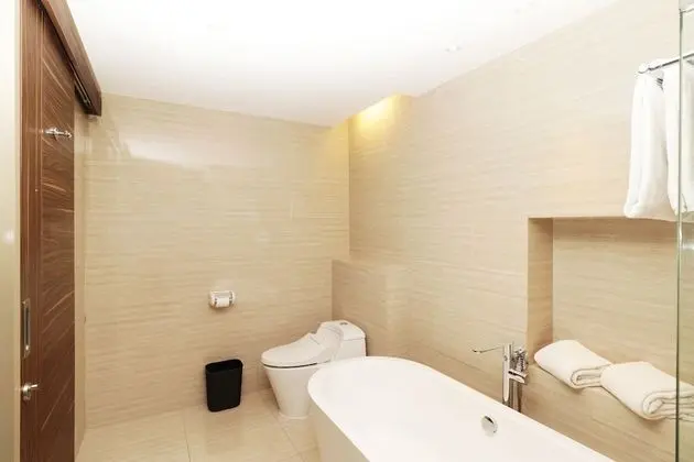 Honeymoon Suite