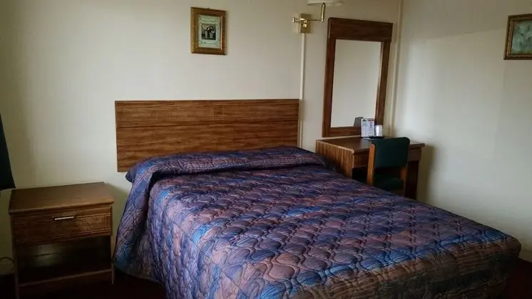Bir adet Çift Kişilik Yataklı (One Double Bed)