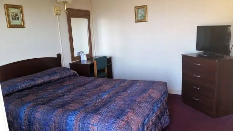 Bir adet Çift Kişilik Yataklı (One Double Bed)