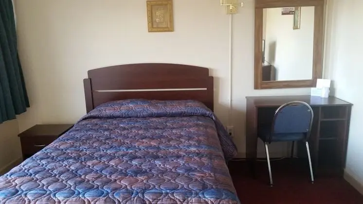 Bir adet Çift Kişilik Yataklı (One Double Bed)