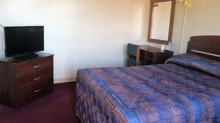 Bir adet Çift Kişilik Yataklı (One Double Bed)
