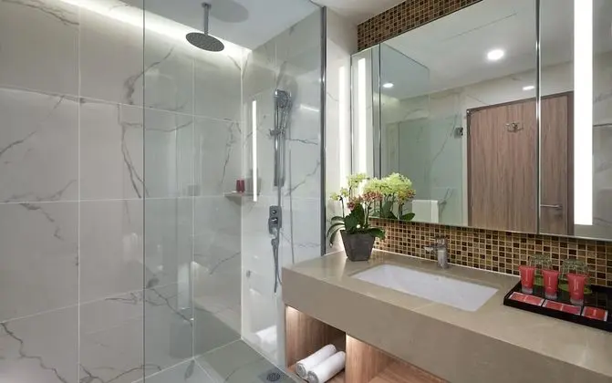 Newly Renovated - Deluxe Twin Room