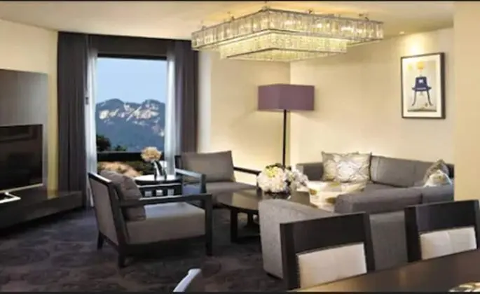 Executive Suite, 1 King Bed (for adding breakfast, all child breakfast surcharged on the spot)