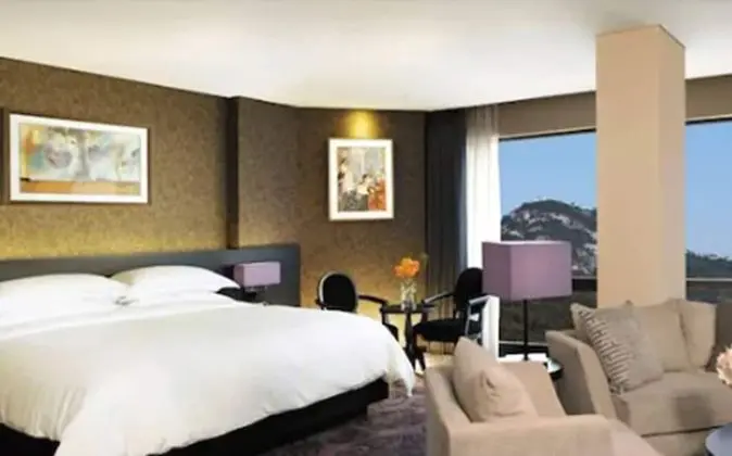 Executive Suite, 1 King Bed (for adding breakfast, all child breakfast surcharged on the spot)