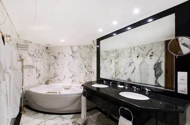 Executive Suite, 1 King Bed (for adding breakfast, all child breakfast surcharged on the spot)