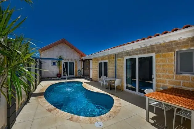Pool side Apartment Deluxe