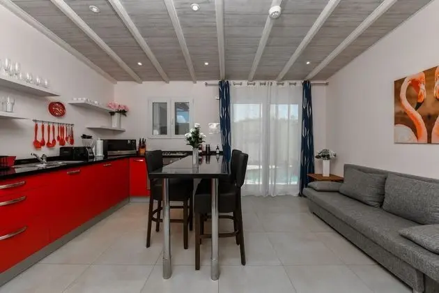 Pool side Apartment Deluxe