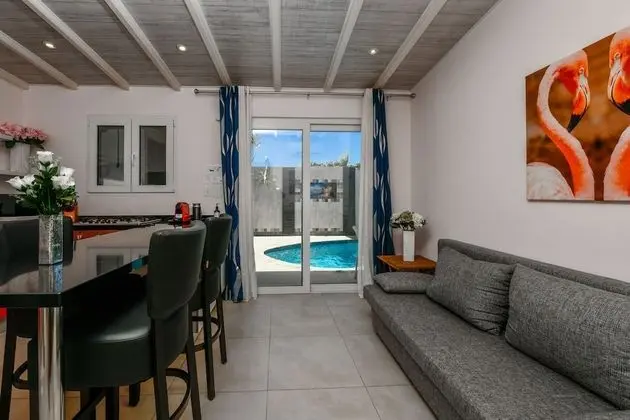 Pool side Apartment Deluxe