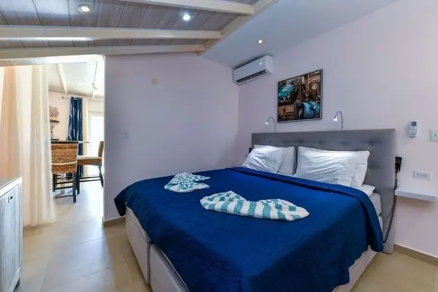 Superior Apart Daire, 1 Yatak Odası, Küçük Mutfak, Havuz Manzaralı