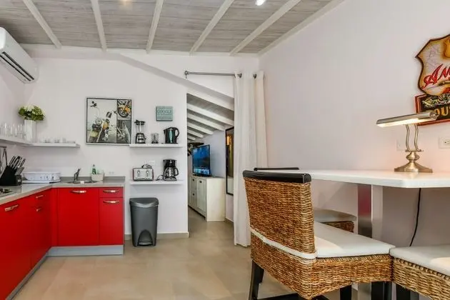 Superior Apart Daire, 1 Yatak Odası, Küçük Mutfak, Havuz Manzaralı