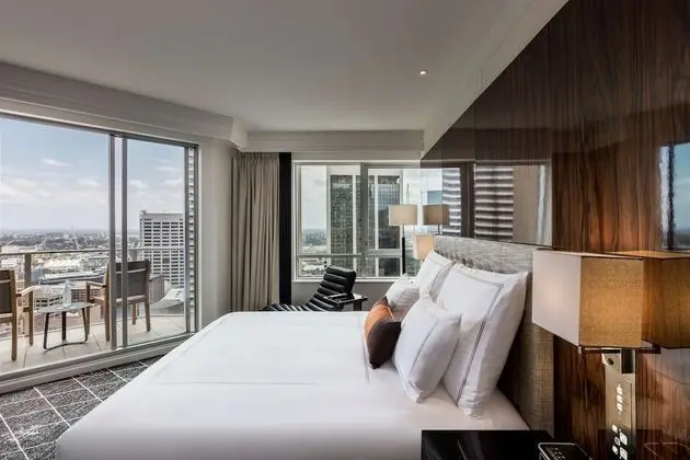 Signature Oda, 1 En Büyük (King) Boy Yatak, Balkon (Business Lounge Access, High Floor)
