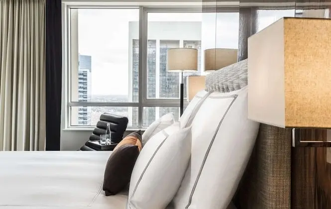 Signature Oda, 1 En Büyük (King) Boy Yatak, Balkon (Business Lounge Access, High Floor)