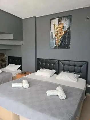 Aile Odası Deniz Manzaralı Üç Kişilik Oda