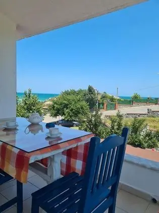 Aile Odası Deniz Manzaralı Üç Kişilik Oda
