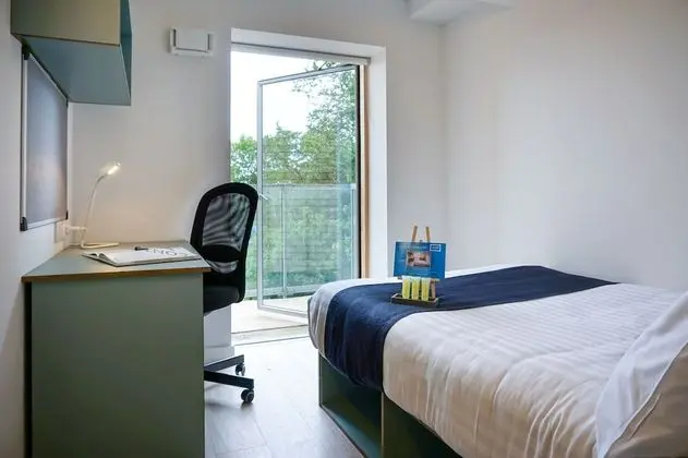 Tek Büyük Yataklı Oda, Balkon