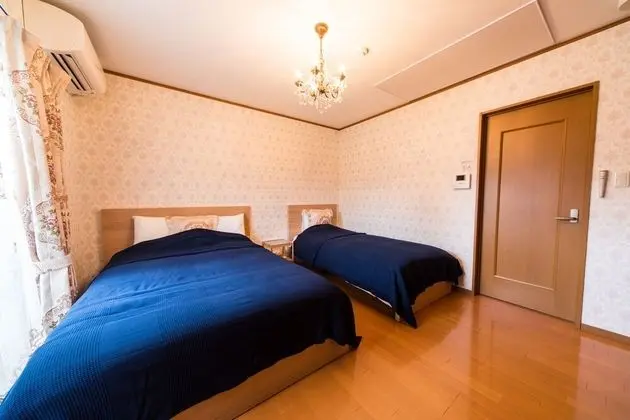 Ev (Private Vacation)