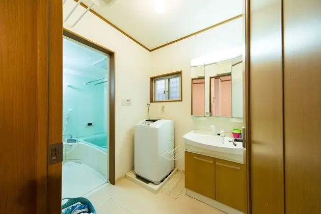 Ev (Private Vacation)