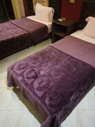 Tek Büyük Yataklı Oda, Ortak Banyo