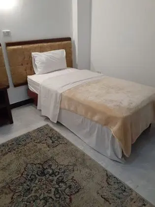 Tek Büyük Yataklı Oda, Ortak Banyo