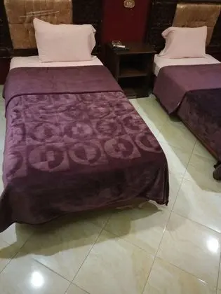 Tek Büyük Yataklı Oda, Ortak Banyo