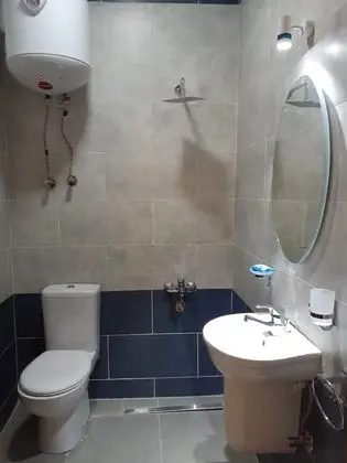 Tek Büyük Yataklı Oda, Ortak Banyo