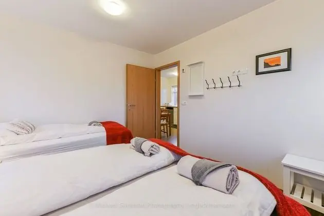 Tek Büyük veya İki Ayrı Yataklı Oda, Ortak Banyo