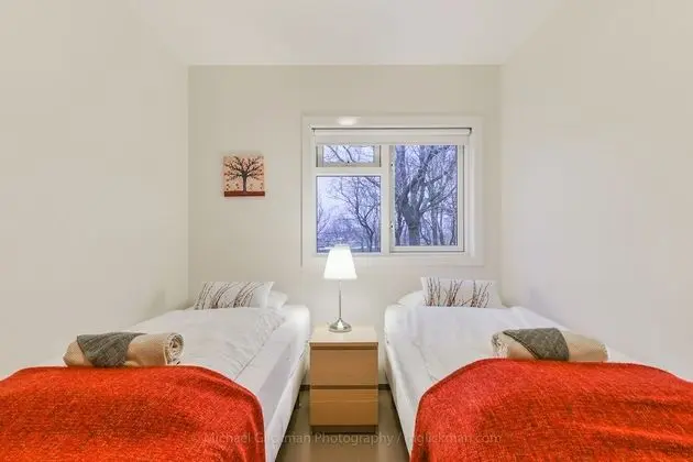 Tek Büyük veya İki Ayrı Yataklı Oda, Ortak Banyo