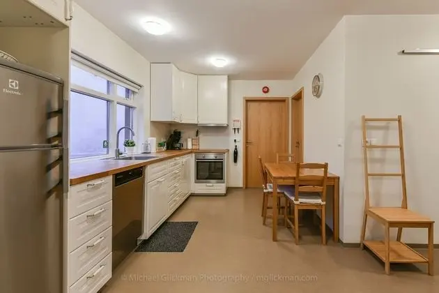 Tek Büyük veya İki Ayrı Yataklı Oda, Ortak Banyo