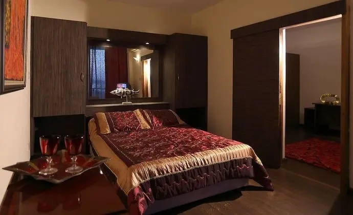 Süit, Balkon, Havuz Manzaralı