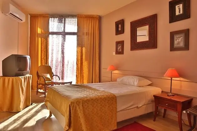 Tek Büyük veya İki Ayrı Yataklı Oda