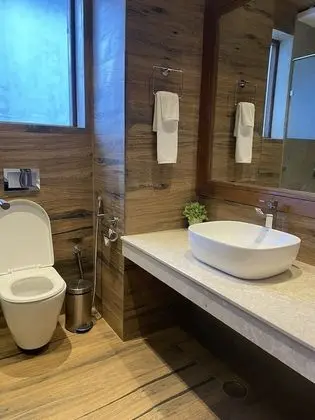 Luxury Oda