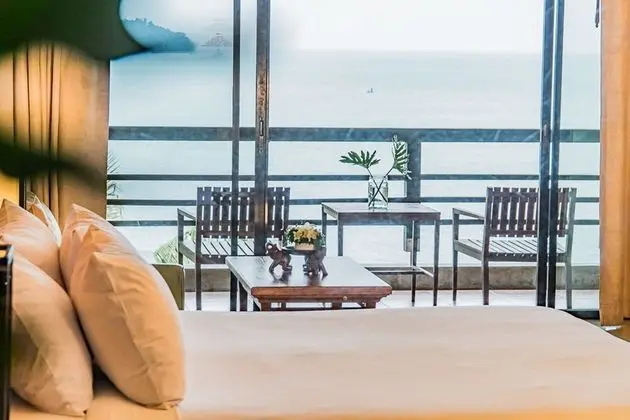 Deluxe Beachfront