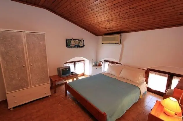 Standard Oda (Attic)