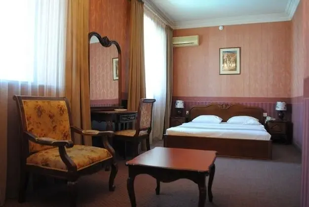 Tek Büyük Yataklı Oda, Balkon
