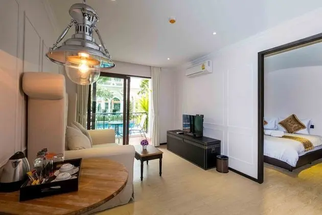 Deluxe Room with Pool Access