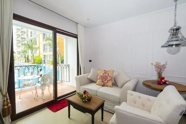 Deluxe Room with Pool Access