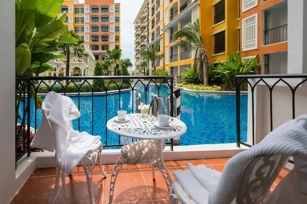 Deluxe Room with Pool Access