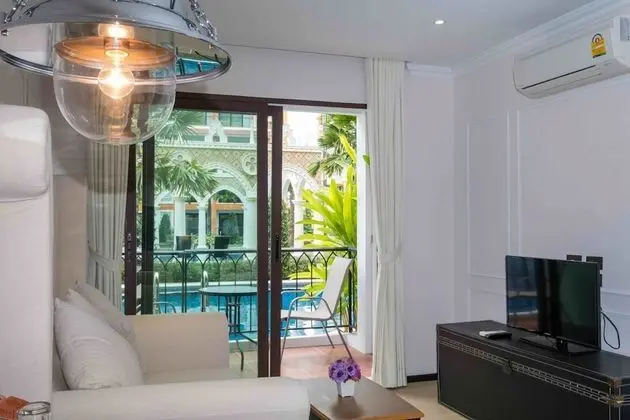 Deluxe Room with Pool Access