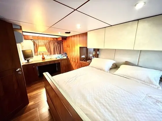 Seacation on Yatch (3pm - 9pm) + 4 Hours