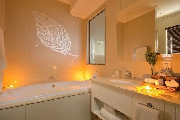 Deluxe Suite Pool view