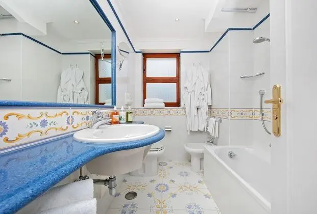 Standard Tek Büyük veya İki Ayrı Yataklı Oda, Balkon, Bahçe Manzaralı